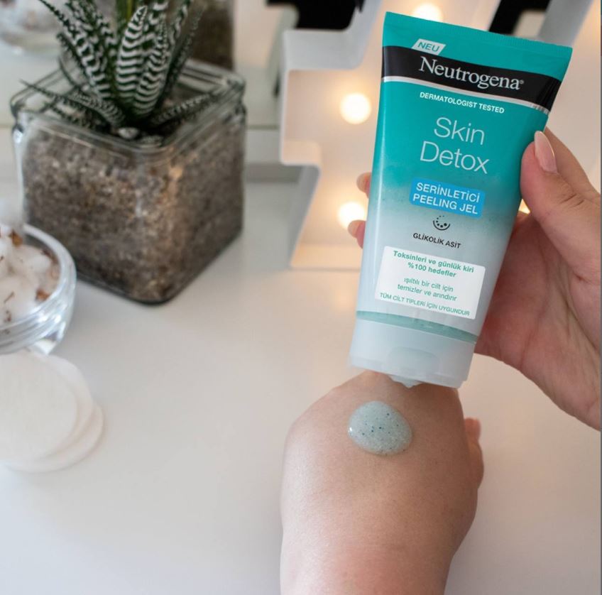 اسکراب سم زدا صورت Skin Detox نوتروژینا Neutrogena